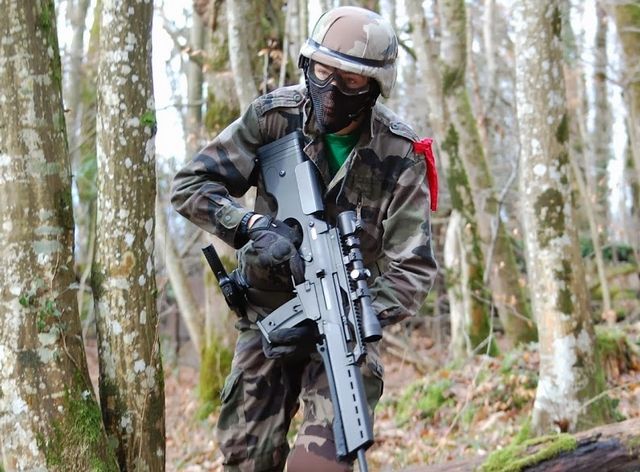 airsoft savoie joueur casque replique noir